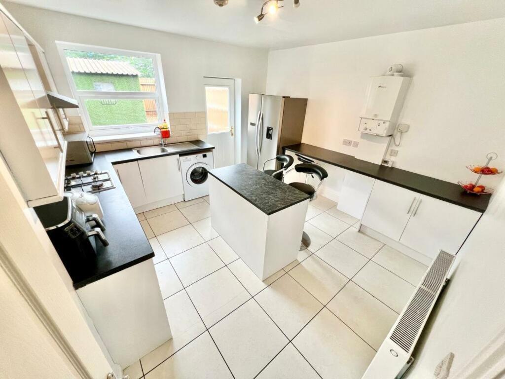 Lovely Spacious Room Near Train Station And University Dallington  Kültér fotó
