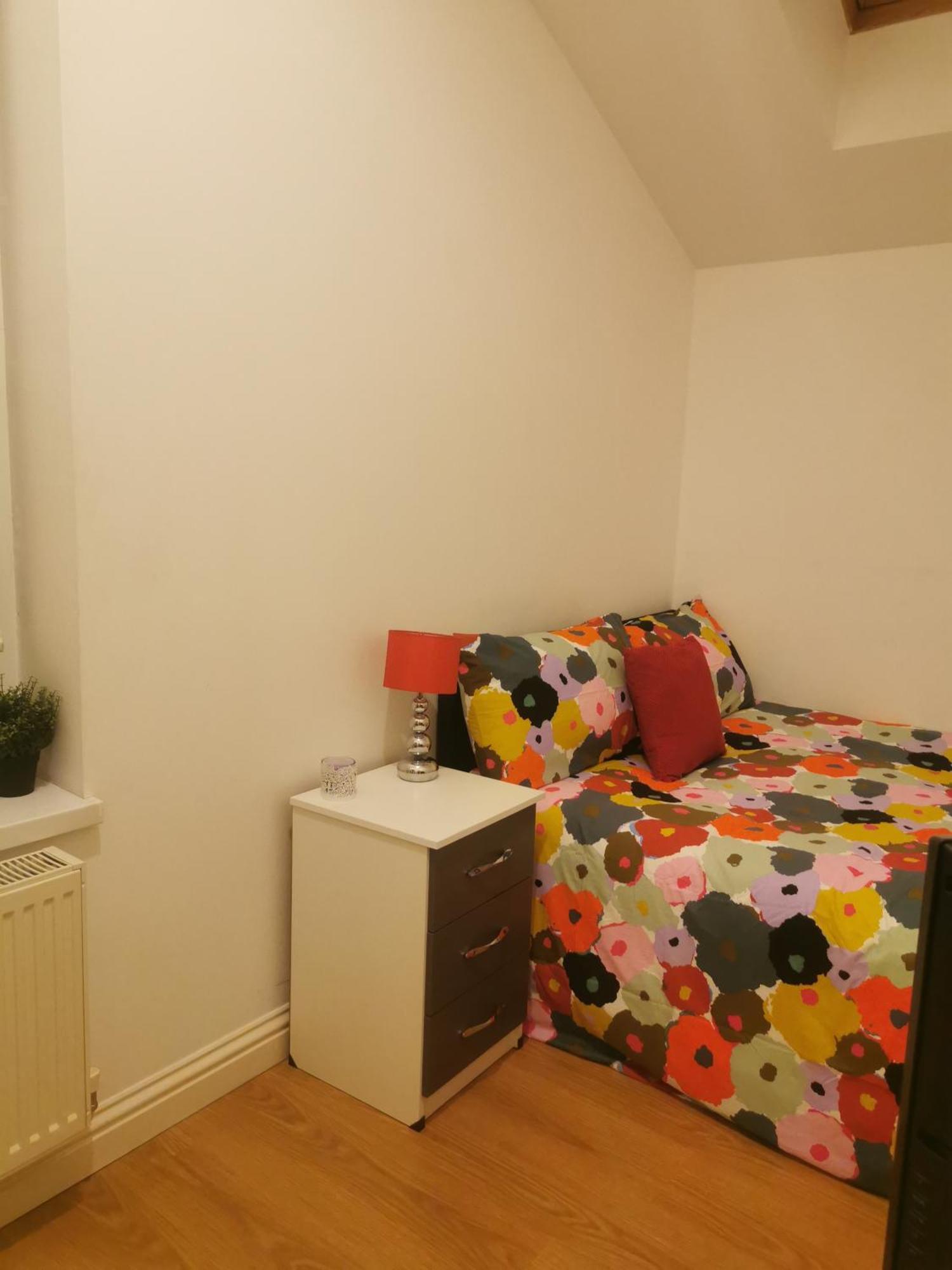 Lovely Spacious Room Near Train Station And University Dallington  Kültér fotó